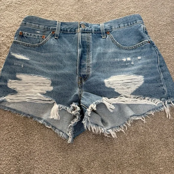 Levi’s 501 Button Fly High-Rise Denim Short W34 Light Wash Distressed Festival - Picture 15 of 15